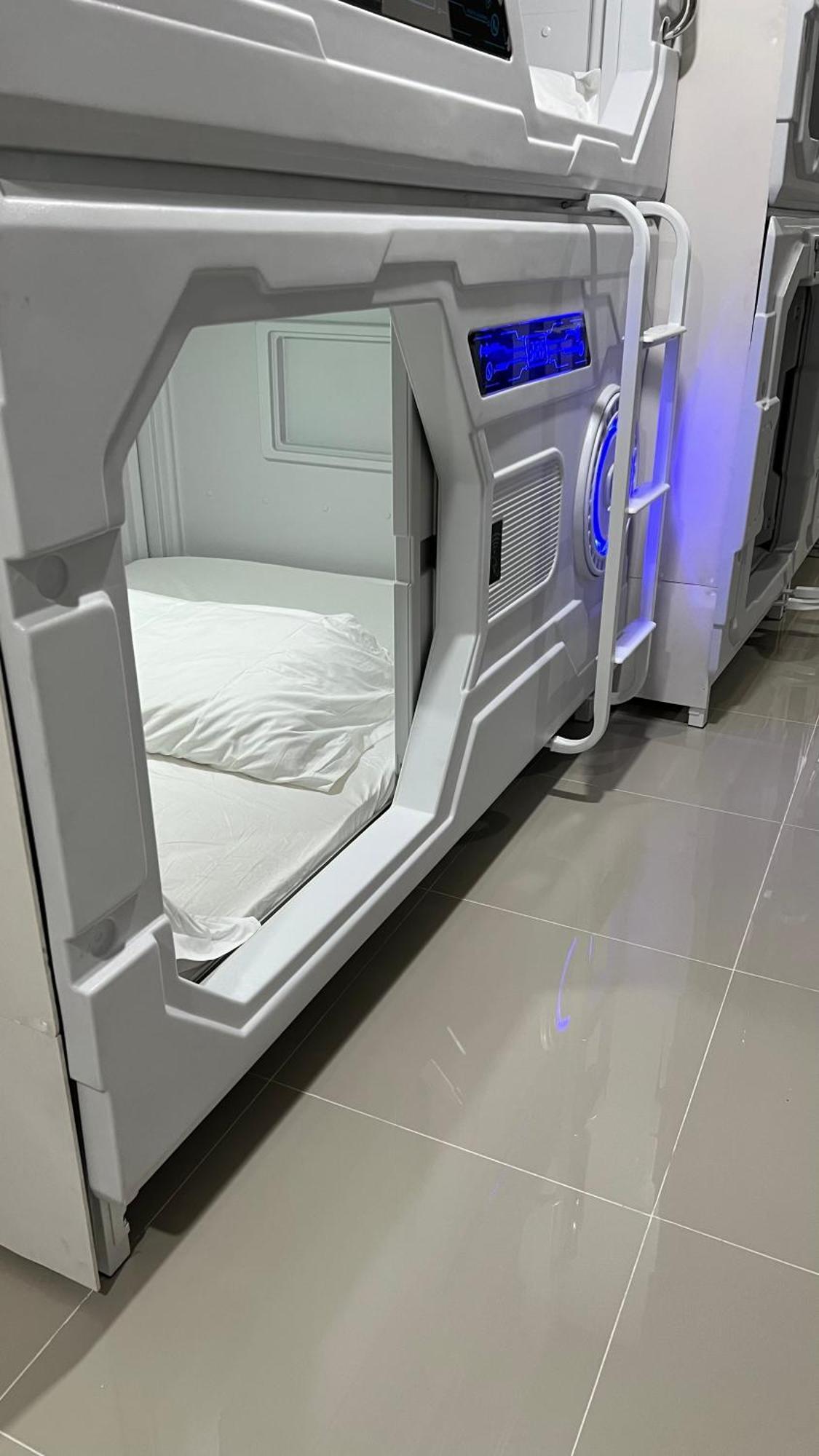 בנגקוק Kiwi Capsule Hotel מראה חיצוני תמונה