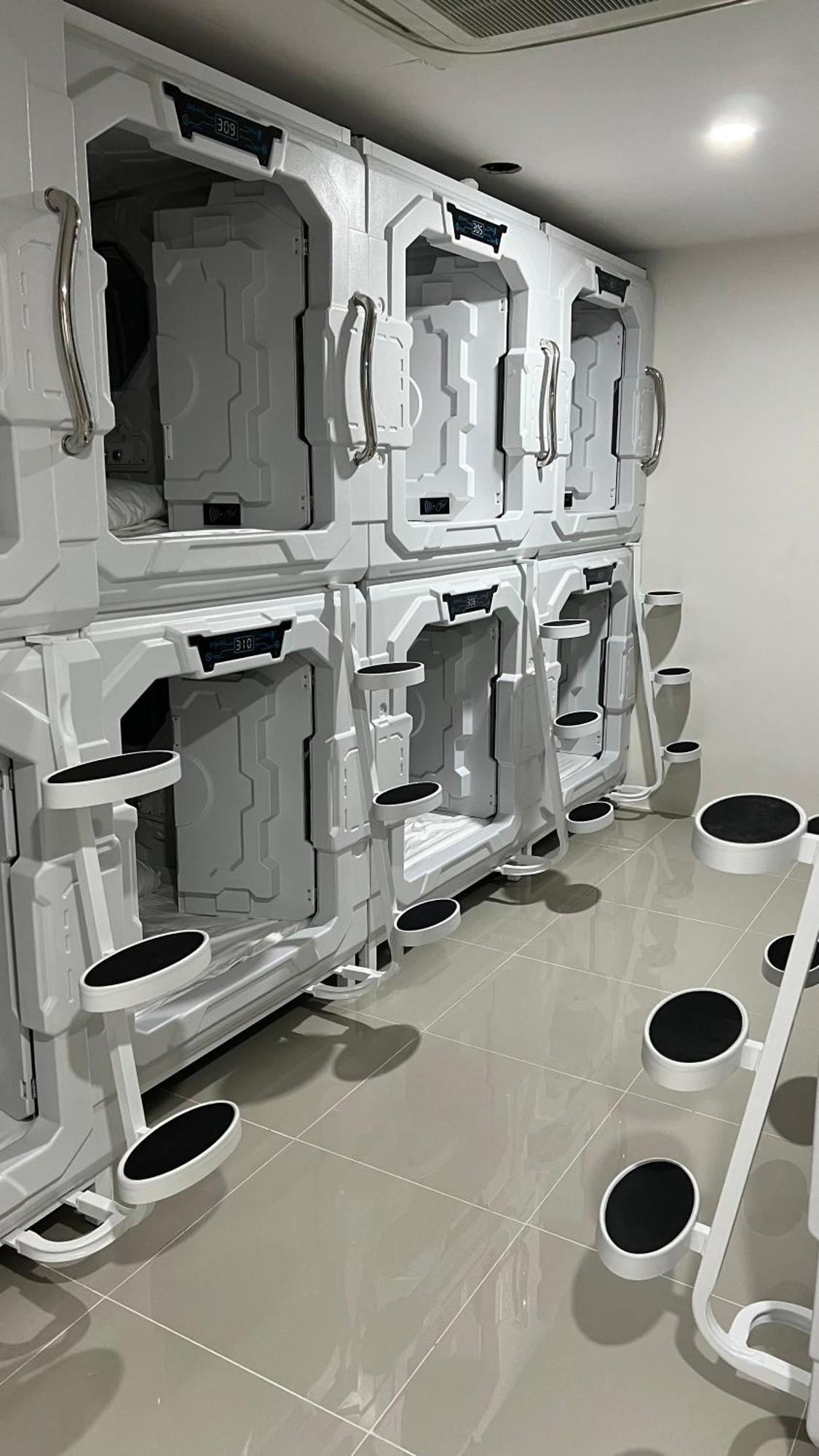 בנגקוק Kiwi Capsule Hotel מראה חיצוני תמונה