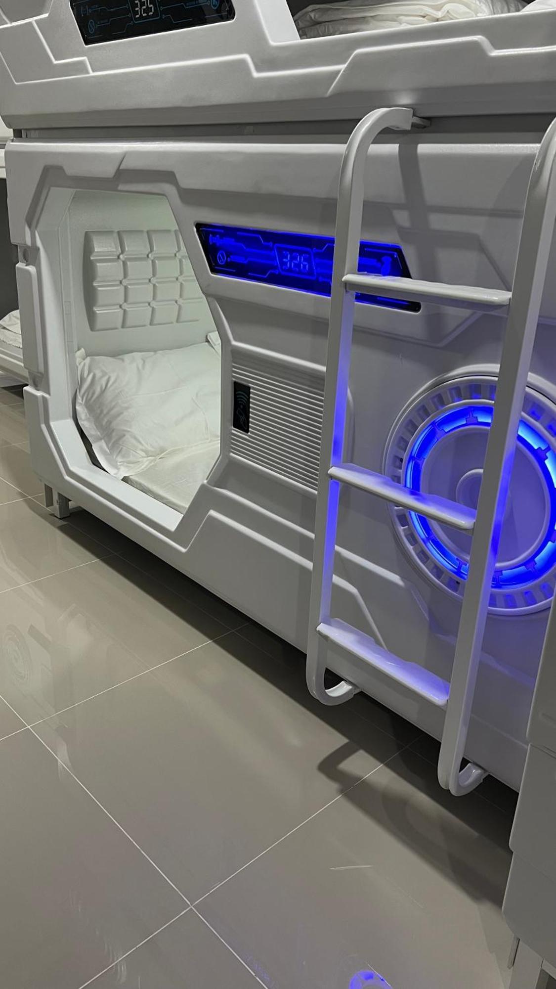 בנגקוק Kiwi Capsule Hotel מראה חיצוני תמונה