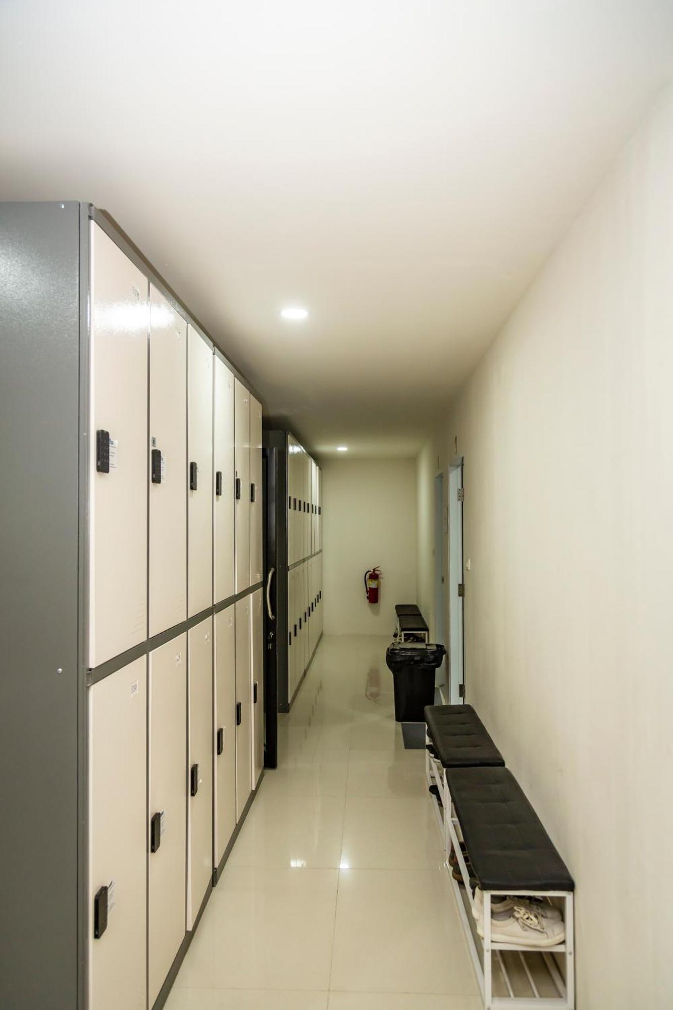 בנגקוק Kiwi Capsule Hotel מראה חיצוני תמונה
