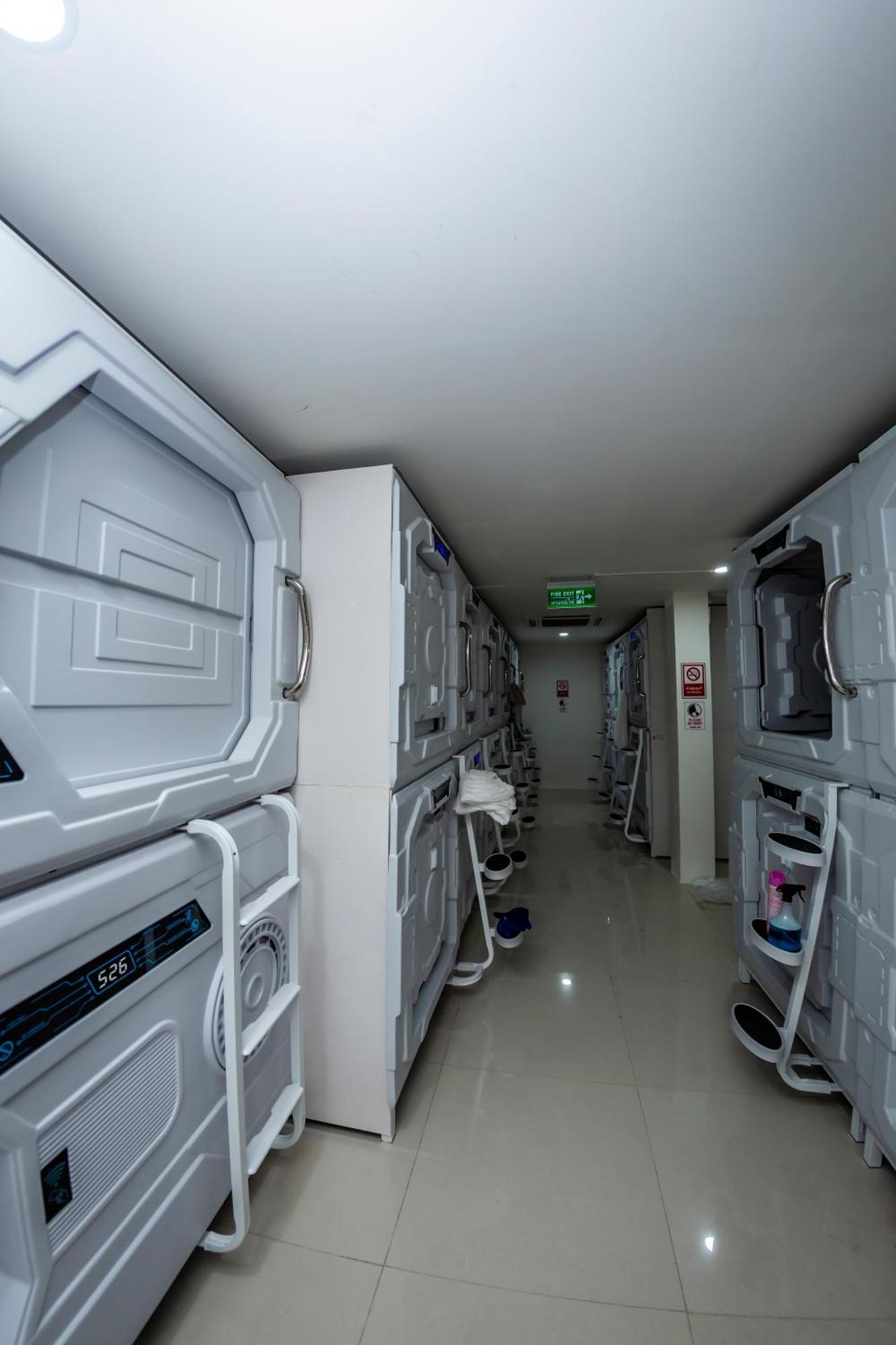 בנגקוק Kiwi Capsule Hotel מראה חיצוני תמונה